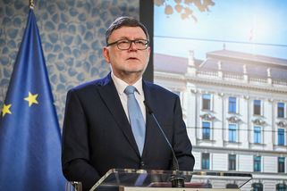 Stanjura vzal důchodcům příspěvek na penzijko. Některým i další peníze - Médium.cz